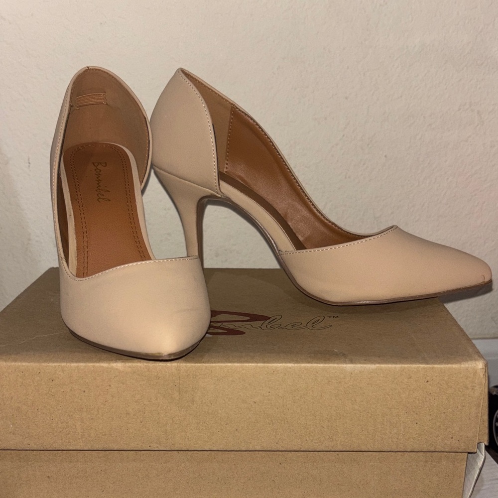 Women's Tan Heels
